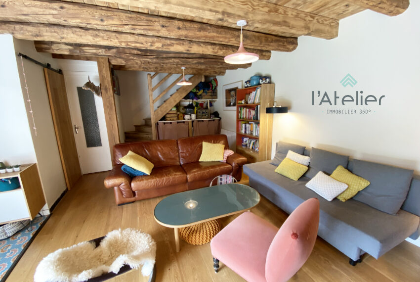 latelier_immo_maison_village_salon_1
