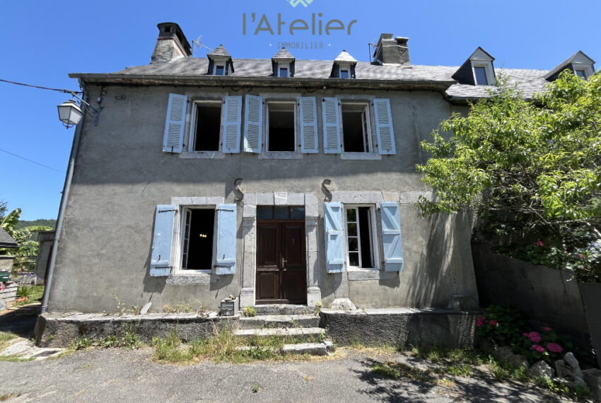 maison-village-heches-saintlarysoulan-investissement-achat-acheter-montagnes-maisonfamiliale-pierres-ardoises-bois-jardin-valleedaure-hautespyrenees-latelierimmo.com