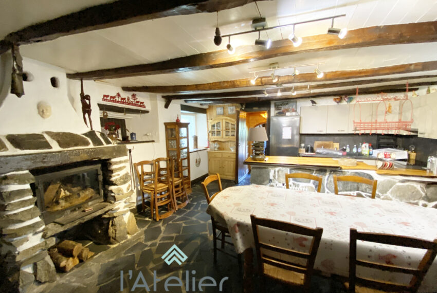 11-maison-village-soulan-saintlarysoulan-valleedaure-hautespyrenees-montagnes-grange-bois-pierres-vue-acheter-achat-investissement-exclusivite-latelierimmo.com