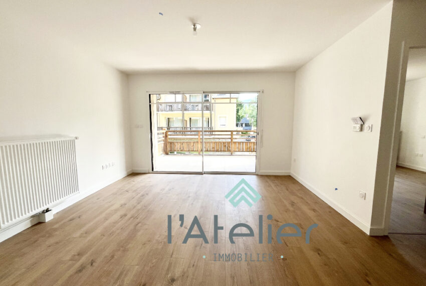 T2-neuf-investissement-montagnes-vefa-achat-immobilier-hautespyrénnées-saintlarysoulan-pierres-bois-vue-balcon-chalet-latelierimmo.com 1