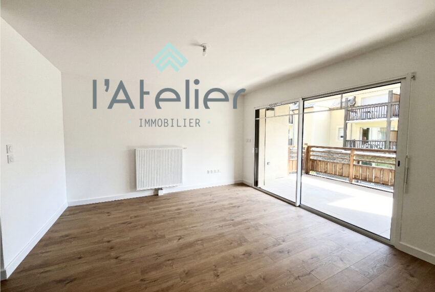 T2-neuf-investissement-montagnes-vefa-achat-immobilier-hautespyrénnées-saintlarysoulan-pierres-bois-vue-balcon-chalet-latelierimmo.com 2