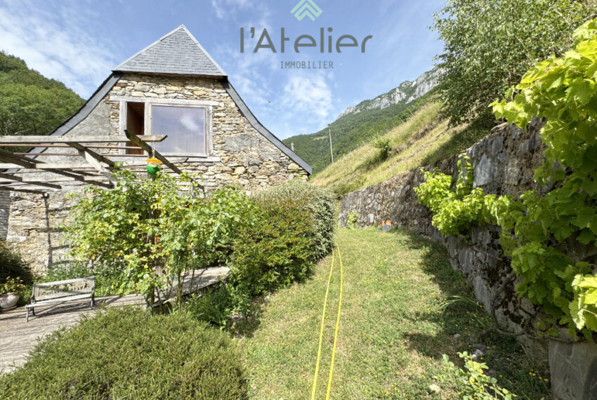 13-propriété-sarrancolin-beyrede-saintlarysoulan-grange-paradis-montagnes-achat-acheter-investissement-bonheur-verdure-fleurs-hautespyrenees-valleedaure-latelierimmo.com