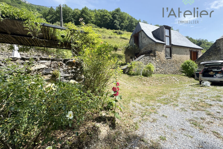 49-propriété-sarrancolin-beyrede-saintlarysoulan-grange-paradis-montagnes-achat-acheter-investissement-bonheur-verdure-fleurs-hautespyrenees-valleedaure-latelierimmo.com