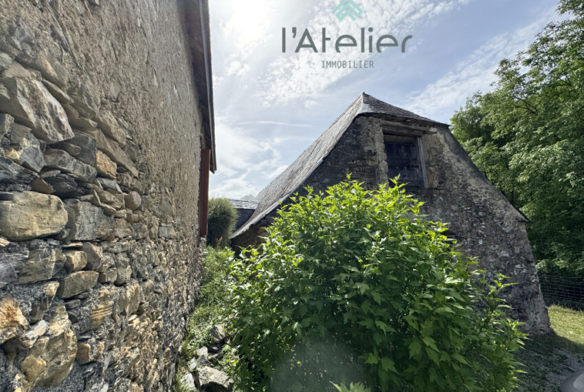 7-propriété-sarrancolin-beyrede-saintlarysoulan-grange-paradis-montagnes-achat-acheter-investissement-bonheur-verdure-fleurs-hautespyrenees-valleedaure-latelierimmo.com