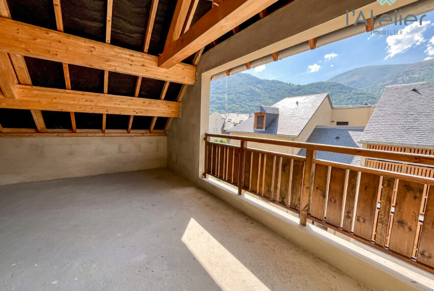 B207-T2-neuf-investissement-montagnes-vefa-achat-immobilier-hautespyrennees-saintlarysoulan-pierres-bois-vue-balcon-leschaletsdor-latelierimmo.com-12