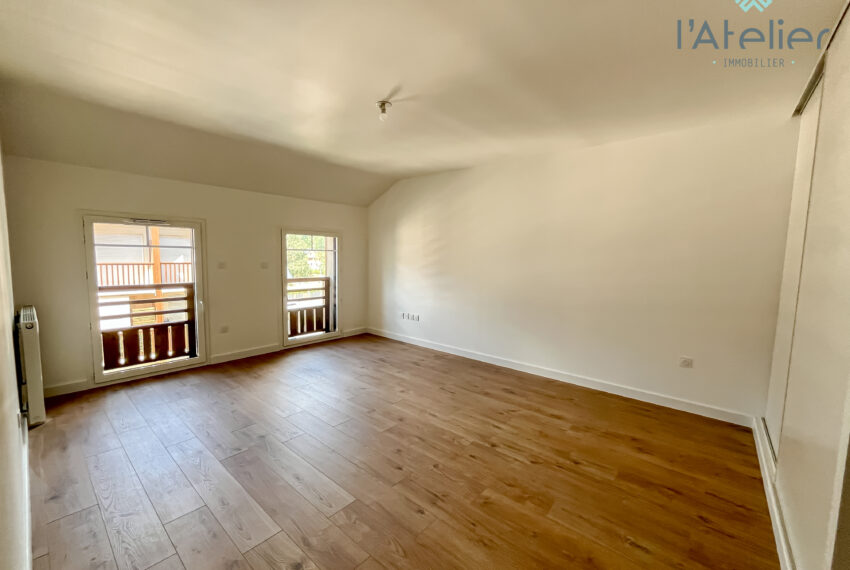 B207-T2-neuf-investissement-montagnes-vefa-achat-immobilier-hautespyrennees-saintlarysoulan-pierres-bois-vue-balcon-leschaletsdor-latelierimmo.com-17