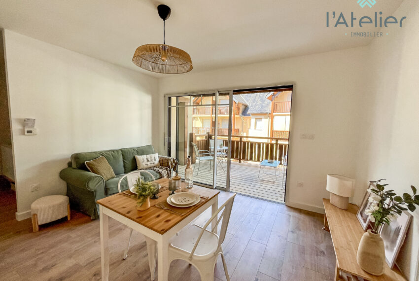 B207-T2-neuf-investissement-montagnes-vefa-achat-immobilier-hautespyrennees-saintlarysoulan-pierres-bois-vue-balcon-leschaletsdor-latelierimmo.com-2
