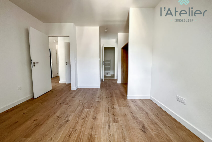 B207-T2-neuf-investissement-montagnes-vefa-achat-immobilier-hautespyrennees-saintlarysoulan-pierres-bois-vue-balcon-leschaletsdor-latelierimmo.com-9
