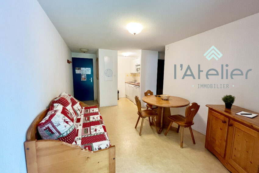 hiver-ete-saison-ski-snowboard-appartement-piscine-couchages-saintlarysoulan-altiservice-t2-location-balcon-exterieur-latelierimmo.com-2