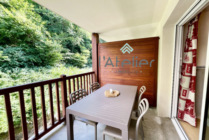 hiver-ete-saison-ski-snowboard-appartement-piscine-couchages-saintlarysoulan-altiservice-t2-location-balcon-exterieur-latelierimmo.com-5
