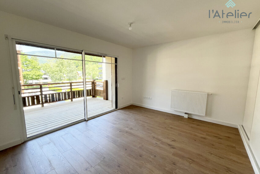 T4-duplex-neuf-eiffage-investissement-montagnes-vefa-achat-immobilier-hautespyrennees-saintlarysoulan-pierres-bois-vue-balcon-chalet-latelierimmo.com 1