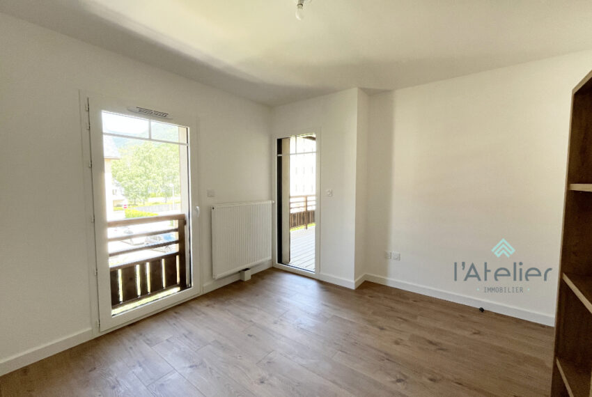 T4-duplex-neuf-eiffage-investissement-montagnes-vefa-achat-immobilier-hautespyrennees-saintlarysoulan-pierres-bois-vue-balcon-chalet-latelierimmo.com 4