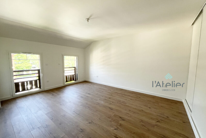 T4-duplex-neuf-eiffage-investissement-montagnes-vefa-achat-immobilier-hautespyrennees-saintlarysoulan-pierres-bois-vue-balcon-chalet-latelierimmo.com 6