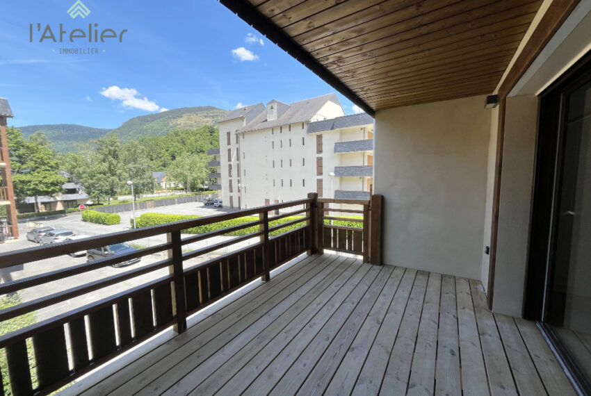 T4-duplex-neuf-eiffage-investissement-montagnes-vefa-achat-immobilier-hautespyrennees-saintlarysoulan-pierres-bois-vue-balcon-chalet-latelierimmo.com 8